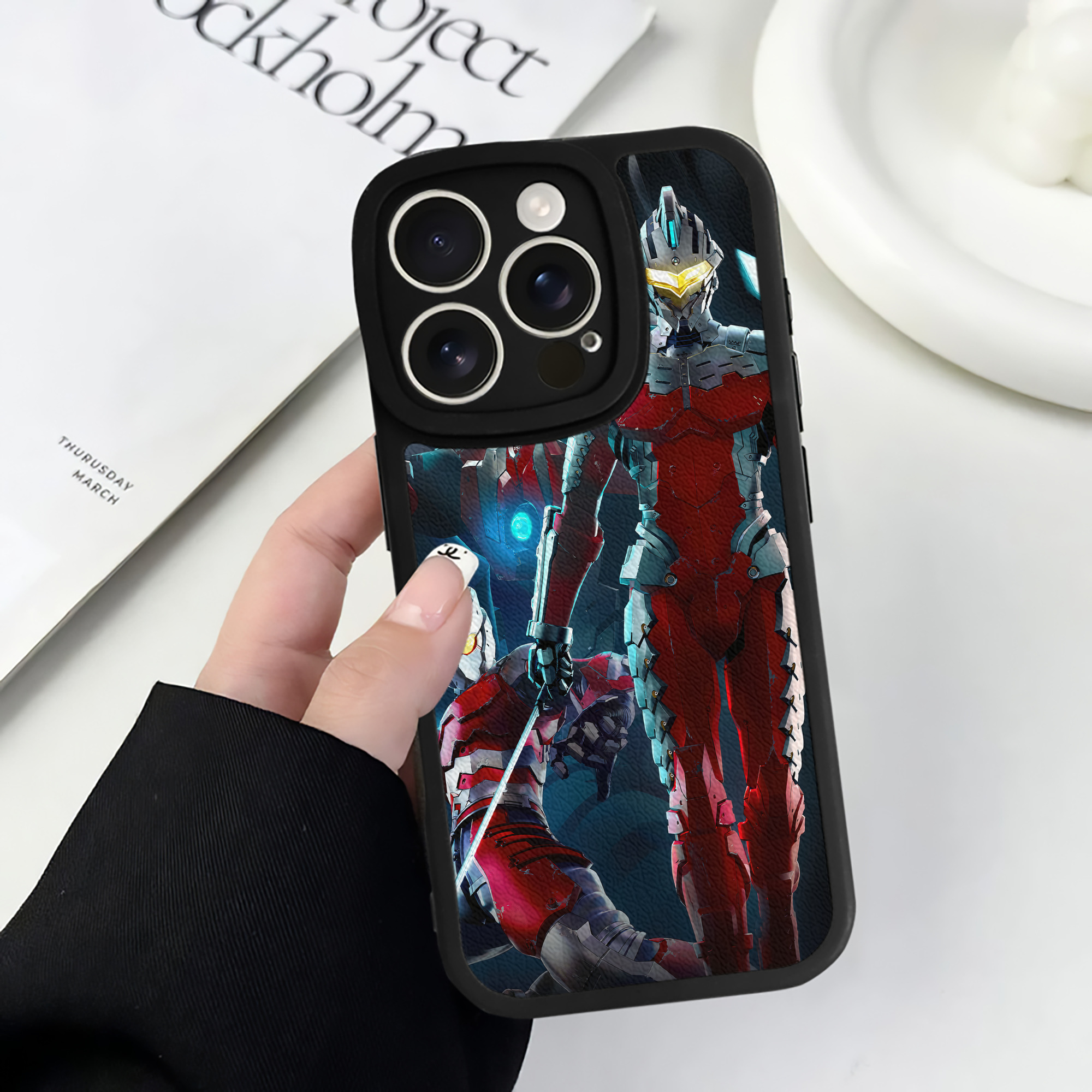 （画像用） ウルトラマン Ultraman 【iPhone 16シリーズ対応】シリコンスマホケース（レザー調） 材質：シリコン